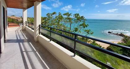 House in Tabatinga with private access to the beach