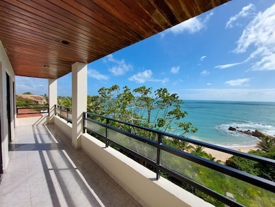 House in Tabatinga with private access to the beach