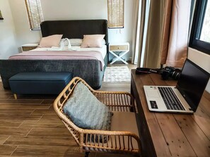 4 slaapkamers, een kluis op de kamer, een bureau, reisbedje