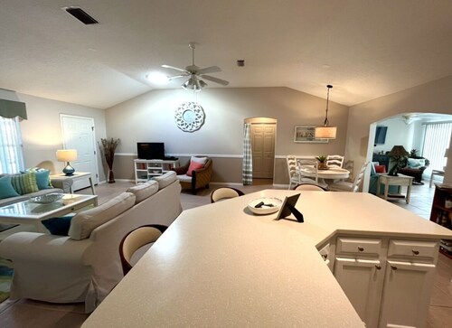 2 bedrm, den, 2 living rms, 2 baths, near Spanish Springs, golf cart included,