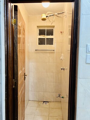 Dusche, Handtücher, Seife, Toilettenpapier