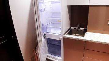 Exclusive Studio Suite | Private kitchen | Full-size fridge, microwave, oven, stovetop