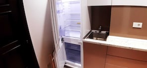 Suite estudio exclusiva | Cocina privada | Refrigerador con congelador, microondas, horno y parrilla de estufa