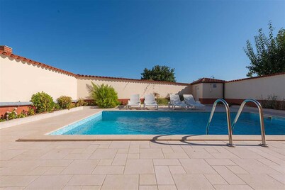 House MELLY with Swimming Pool