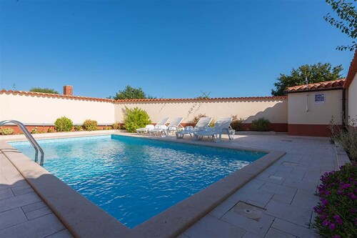 House MELLY with Swimming Pool