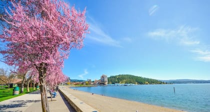 Cozy CDA Retreat 4BR + Fire Pit -Weekly Deals