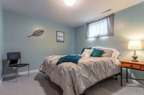 4 habitaciones, tabla de planchar con plancha y cuna de viaje 