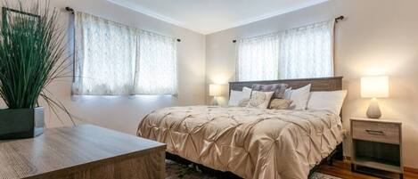 4 bedrooms, desk, iron/ironing board, free WiFi