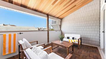 Double Twin Deluxe with Deck | Terrace/patio