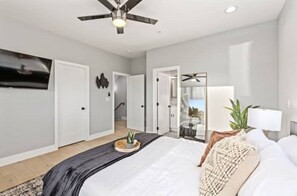 2 bedrooms, iron/ironing board, free WiFi, bed sheets