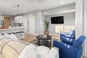 Smart TV, fireplace, stereo