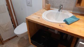 Dusche, Haartrockner, Toilettenpapier