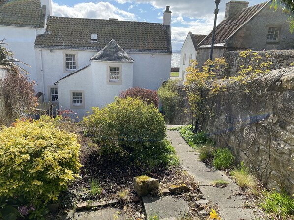 Property grounds - Unique character house on the Fife Coastal Path (Dysart)