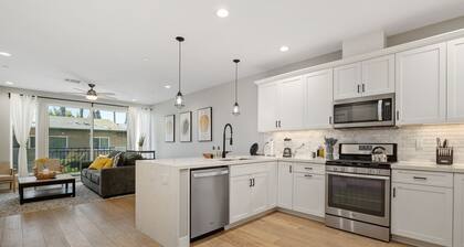 Entire Brand New 2-Bedroom #5 Luxury Townhouse!