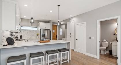 Entire Brand New 2-Bedroom #5 Luxury Townhouse!
