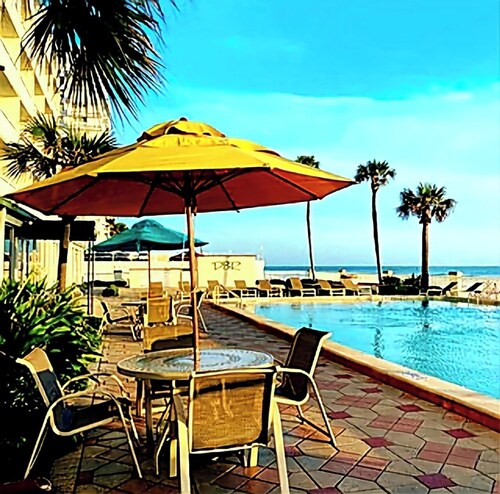 #917 Private balcony ocean view 1 bdrm,  kitchen, pool, hot tub, fitness center 