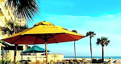 #917 Private balcony ocean view 1 bdrm, kitchen, pool, hot tub, fitness center