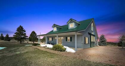 Unique Barn Retreat by the Hills