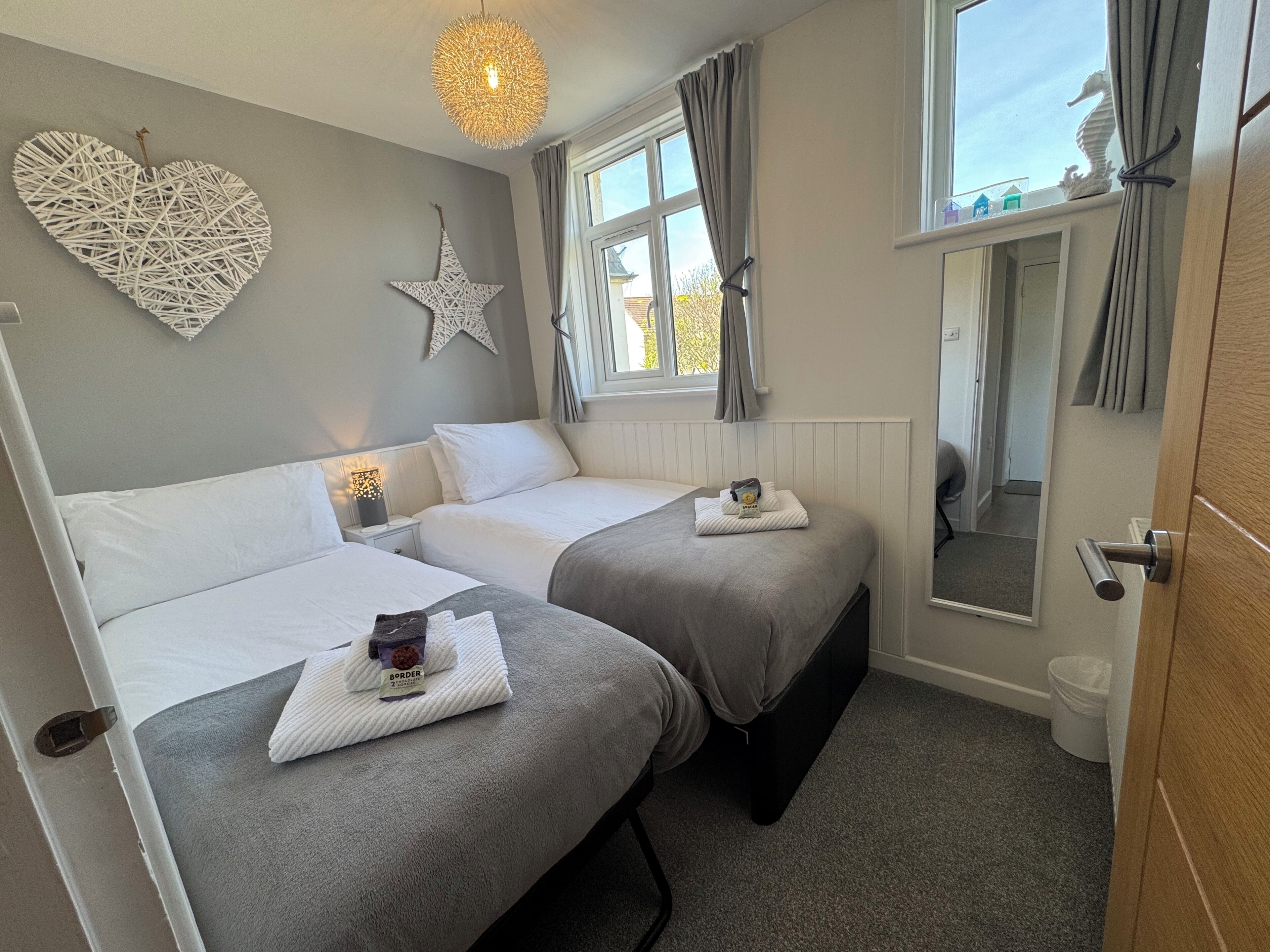 2 bedrooms, iron/ironing board, travel cot, free WiFi