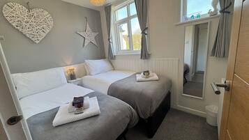 2 bedrooms, iron/ironing board, travel cot, free WiFi