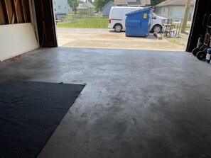 Property grounds - Large Central Bungalow, 3 Kings, 2 Queens, 1 Ba, Garage, Porch, W/D+BBQ, Pets OK (Terre Haute)