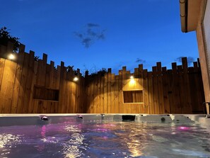 Bain à remous extérieur