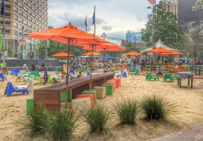 5 MINS TO LITTLE CAESARS ARENA, FORD FIELD & FOX THEATER Modern 2 bed suite