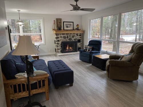 Cozy cottage just one mile from the Platte river, close to the Sleepy Bear dunes