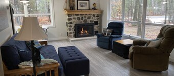 Cozy cottage just one mile from the Platte river, close to the Sleepy Bear dunes