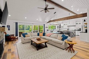 Smart TV, fireplace, DVD player, ping pong