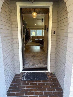 Interior - Access to lake & trails with HOT TUB! (Bella Vista)