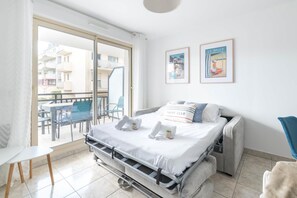 1 habitación, tabla de planchar con plancha, wifi y ropa de cama 