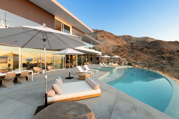 Alberca infinita y alberca climatizada