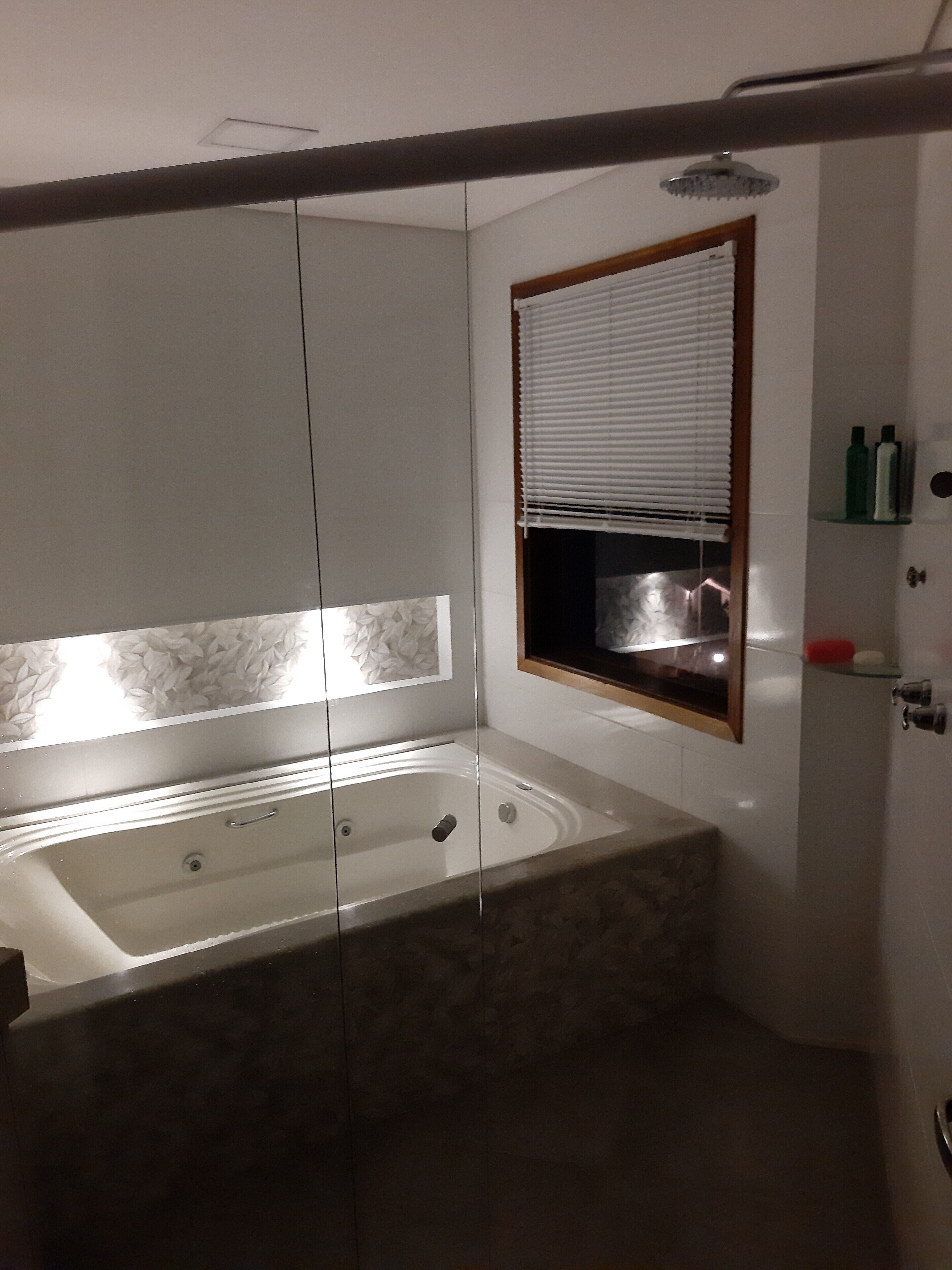 Shower, jetted tub, hair dryer, towels
