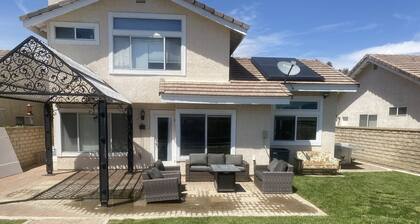 Quiet Family Friendly Home Close to Magic Mountain