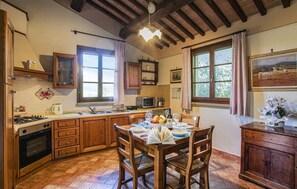 Fridge, oven, stovetop, dishwasher - Casa Rialdo - Small family villa with private pool (Montecatini Val di Cecina)