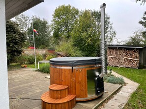 Tina de hidromasaje al aire libre