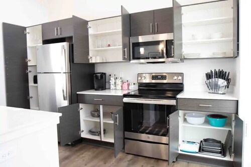 9 Miles to Downtown | 1000Mbps | King bed | W/D