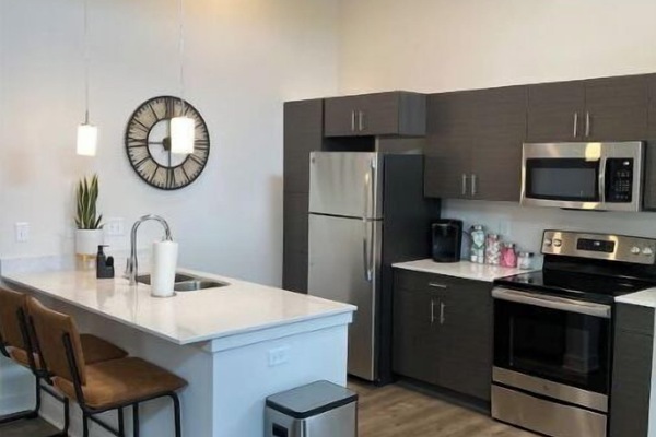 Køleskab, mikrobølgeovn, ovn, kogeplade