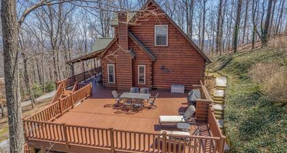 Pet-Friendly Retreat in Comfortable 4BR Bears Den
