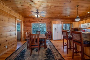 Dining - Charming 4BR Cabin with Dynamic Mountain Views (Tryon)