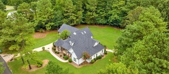 Huge Charlotte Farmhouse Villa 25 minutes from downtown!