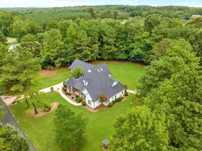 Huge Charlotte Farmhouse Villa 25 minutes from downtown!