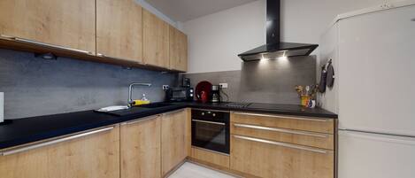 Réfrigérateur, micro-ondes, four, lave-vaisselle