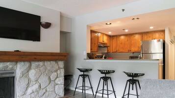 Fridge, stovetop, dishwasher, electric kettle