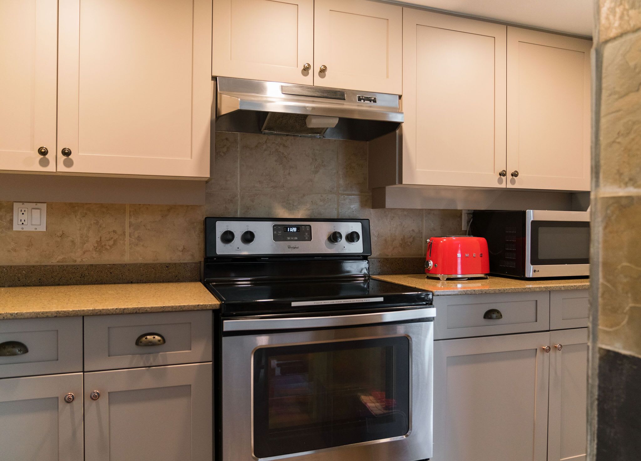 Fridge, microwave, stovetop, dishwasher