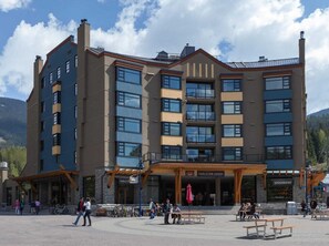 Exterior - The Fitzsimmons Suite Mountain and Village View (Whistler)