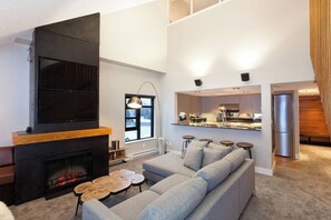 Fernseher, Kamin, Arbeitsbereiche