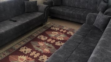 Apartemen Basic | Area keluarga | TV 102-cm dengan saluran TV satelit
