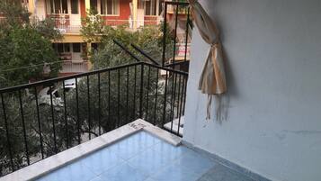 Economy Room, 2 Twin Beds | Balcony